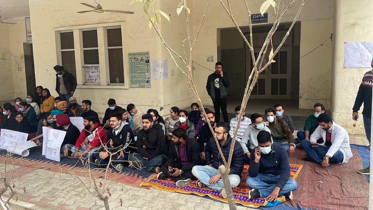 GMC Patiala morning scenes..

Principal gmc patiala threatened residents with suspension...

But Resident Drs are not going down without fight

Expedite neet pg counselling... end the injustice