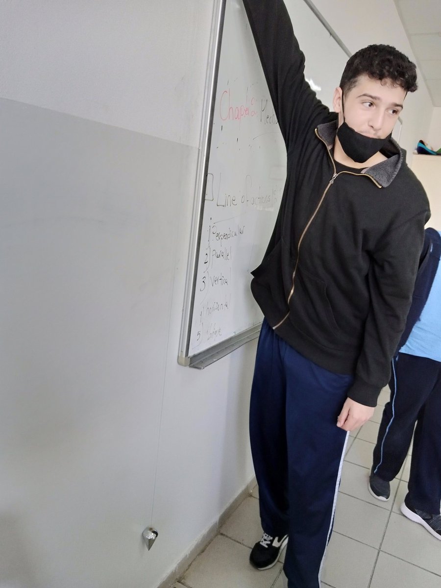 RazanAlbaba2's tweet photo. Grade 8 students are using a bubble level and a plumb bob to measure the accuracy of  straightness, but with a different relationship to the horizon. @Hhhsinfo https://t.co/oLJNptihpK