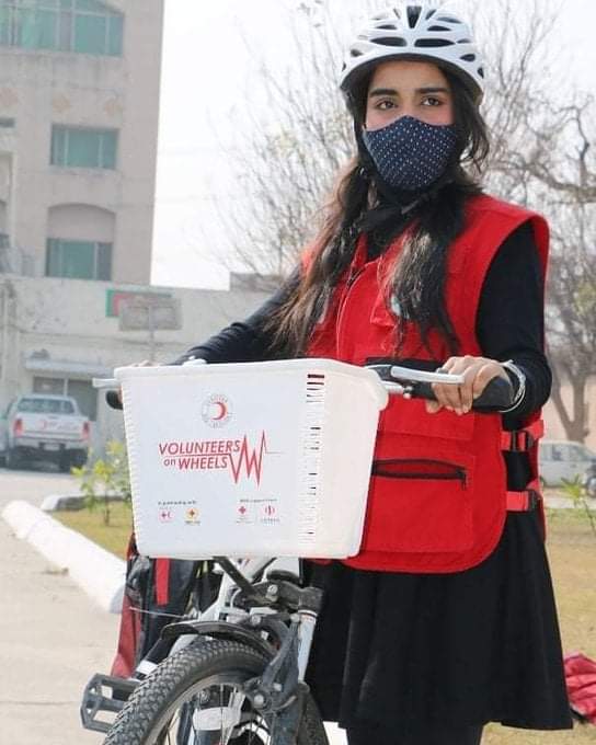 PRC_official's tweet photo. When help comes on two wheels Bicycle.
Thank you Pakistan Red Crescent volunteers for being at the frontline of the #covid19 response.
#RedCrescent #precausion #FridayMotivation #Pakistan #youth #volunteerism #wheels #ThankYou https://t.co/wSbRaIYow8