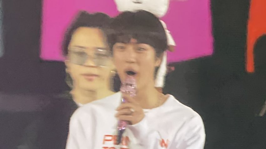 jvnggkuk's tweet photo. JIN’S REACTION IM GOING TO CRY https://t.co/HihhKX1n20