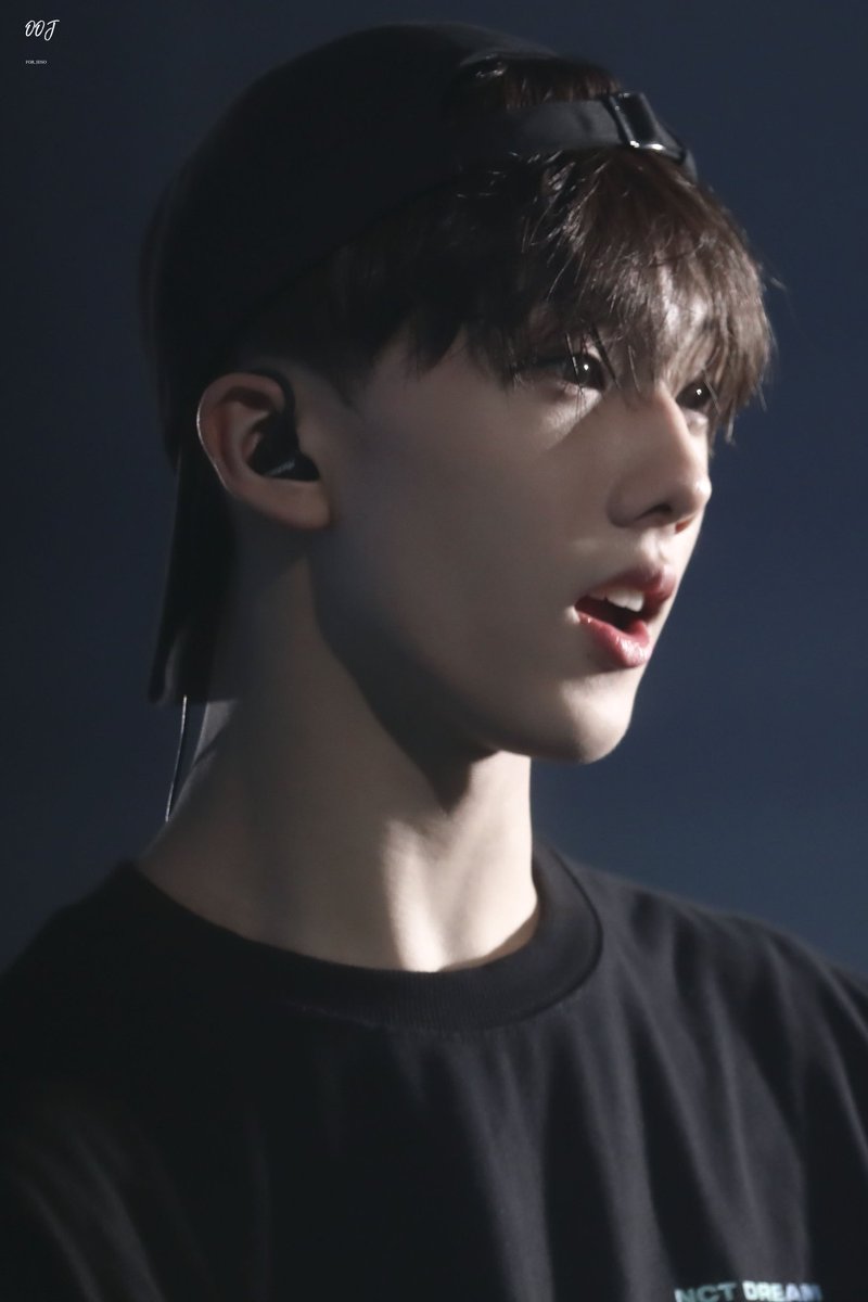 รูปนี้จีซองหล่อมากอะ จมูกโด่งมาก ตาใสกริ้ง หล่อ!!!