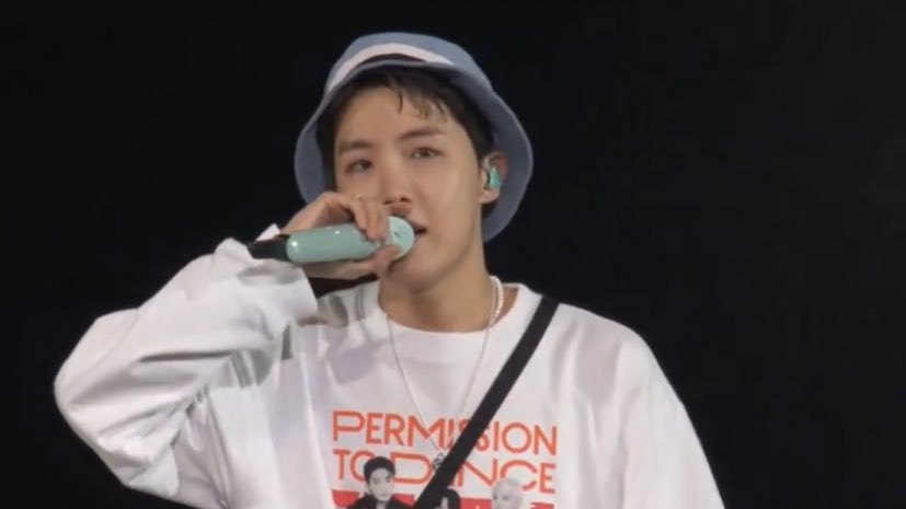 tanniekosmossss's tweet photo. Hoseok is about to cry while he’s saying endorsement though. I’m crying.

#PTD_ON_STAGE_LA_Day4 https://t.co/QjLi3CZNvG