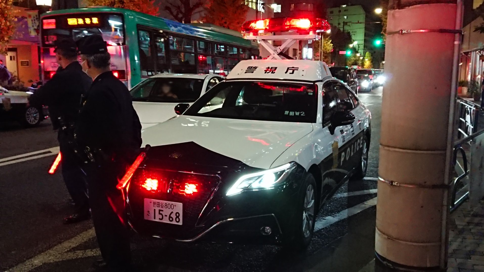 Re91s 警視庁世田谷警察署所属の2系クラウンパトカー 21年12月2日 世田谷区内で発生の火災現場に臨場 今週から運用開始になった世田谷2号の2クラウン かなりかっこいいです フロントガラスのコールサイン表記がやはり凸凹 リアはきれいなのに