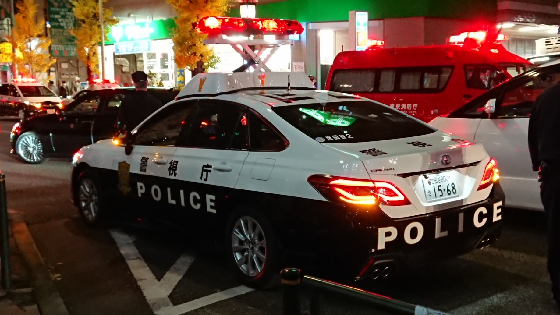 Re91s 警視庁世田谷警察署所属の2系クラウンパトカー 21年12月2日 世田谷区内で発生の火災現場に臨場 今週から運用開始になった世田谷2号の2クラウン かなりかっこいいです フロントガラスのコールサイン表記がやはり凸凹 リアはきれいなのに