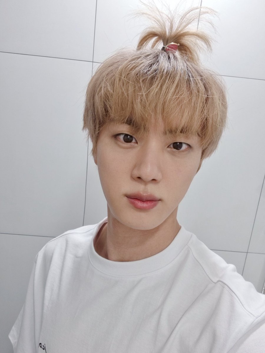 LisNieves2's tweet photo. FELIZ CUMPLEAÑOS ❤️

#HAPPYJINDAY https://t.co/6y1FranA0X