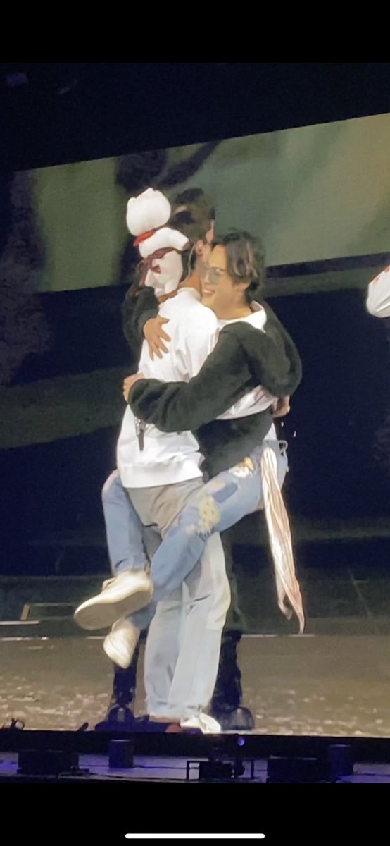 fairyjinmin's tweet photo. JINMIN NATION THRIVING 😭😭😭😭😭 https://t.co/bmFcjl9wSE
