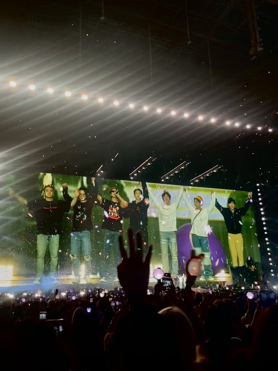 utopia061313's tweet photo. it’s okay. i got to see them live once. i’m happy. thank you boys. love you forever 💜💜 see you soon :’( https://t.co/dkq5PRINaY
