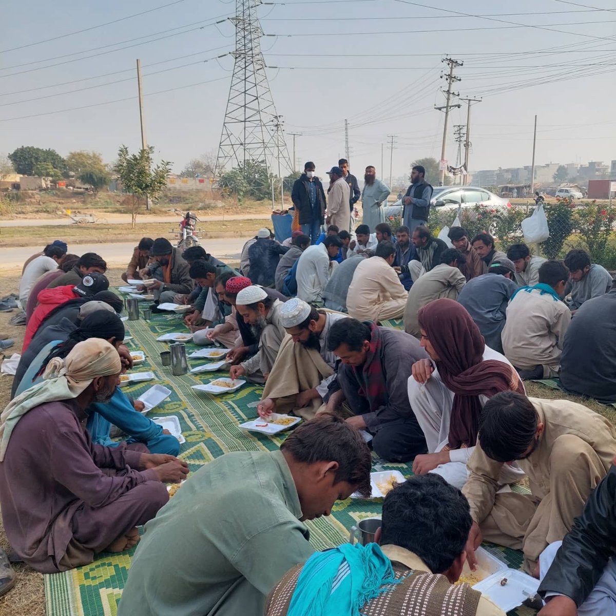 froodsorg's tweet photo. Froods held yet another food drive in I-14, with our dedicated members joining hands to beat the hunger. Let’s join hands together to rectify a systematic divide this winter, making the world a better place, one step at a time. Keep following us for more updates https://t.co/7clnUwP5Fb
