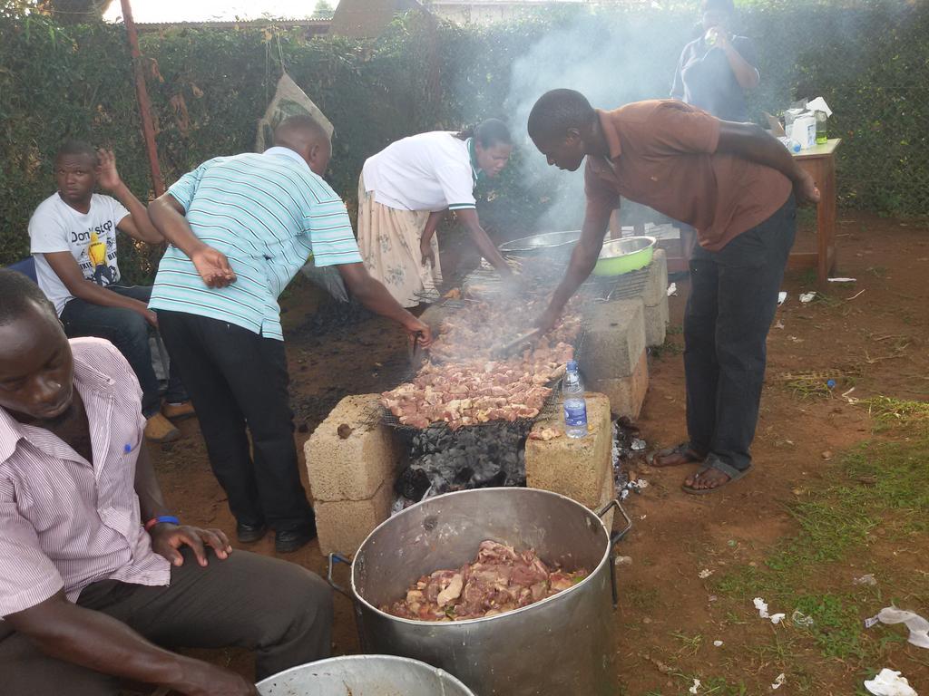 smackists's tweet image. Issa Friday, Twasimbudde dda😂🍻
#PoolArea