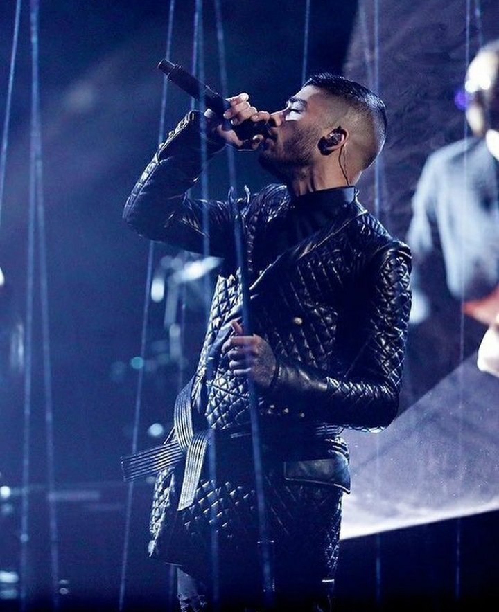 zaynRim's tweet image. CONGRATS ZAYN
#PillowTalkTo1B 
#ZaynMalik .