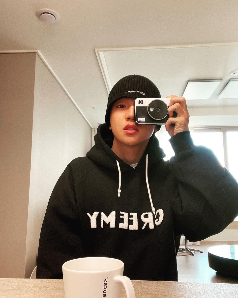 ACE7_DONGHUN's tweet photo. 오랜만이에요? https://t.co/i4jmaERmZJ