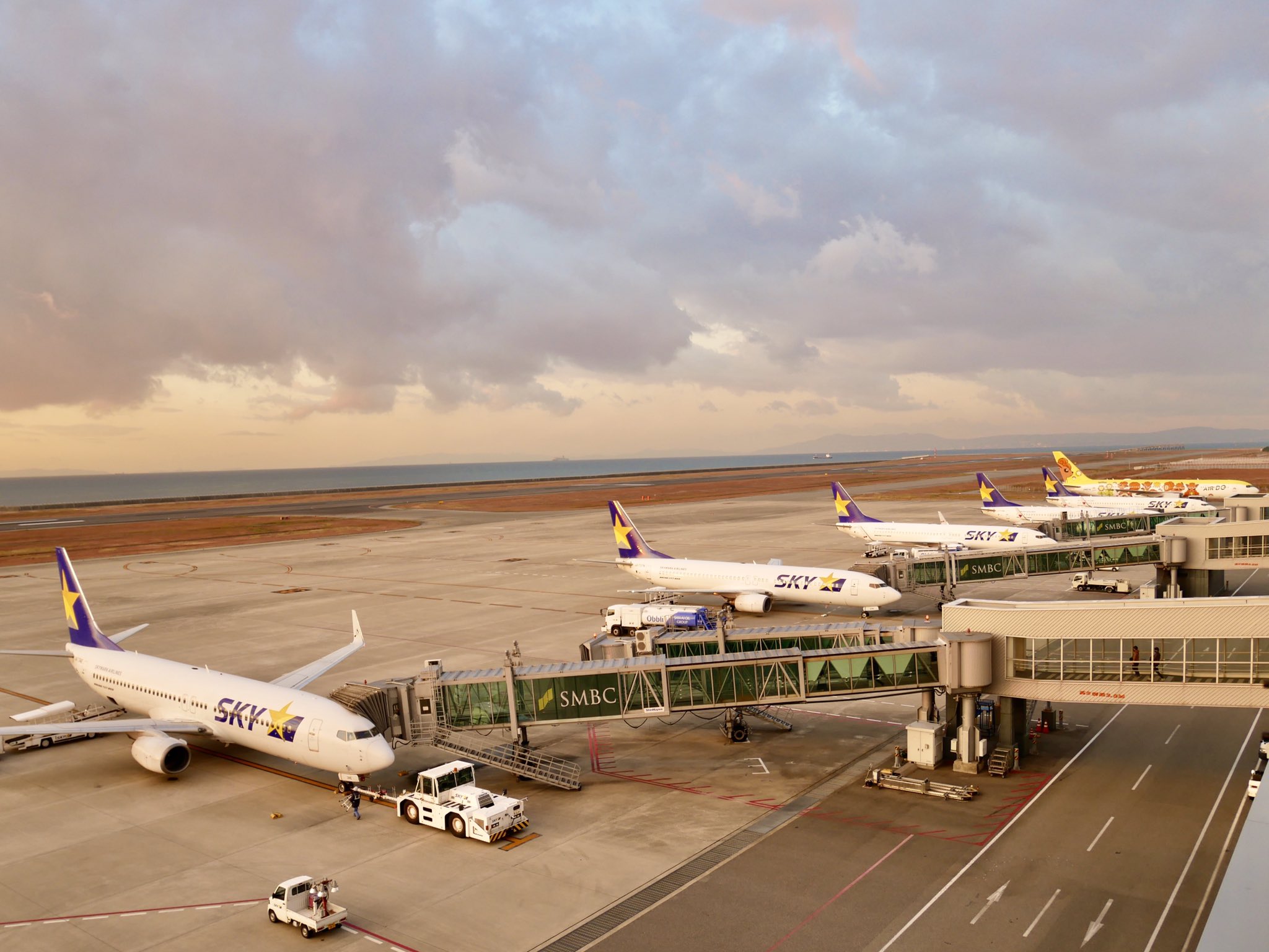 Yossy602a Skyちゃんとオマケ Skymark Ja73ne Ja737n Ja73nc Ja73nl Ja73nq Airdo Ja607a Ukb 神戸空港 T Co X0mhracm3k Twitter