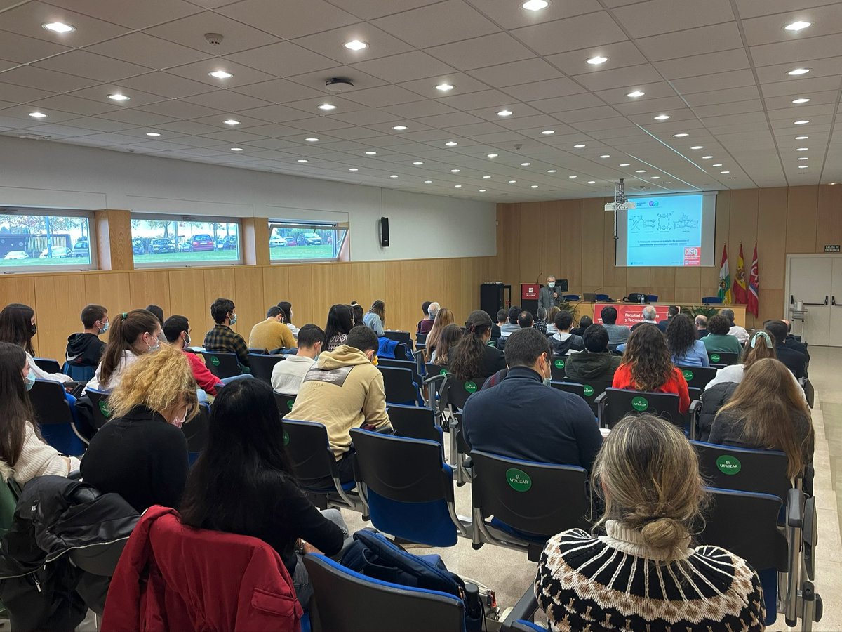 hebusto's tweet image. Escuchando a @Peris_qomcat en la primera conferencia de la XI Jornada del CISQ. Un éxito de participación! Gracias a @unirioja y @RSEQUIMICA. #CISQ #QuimicaUR
