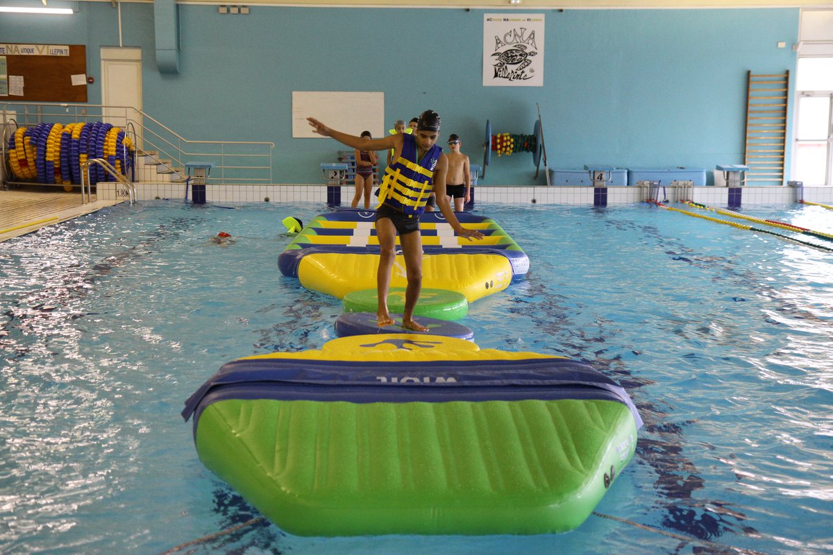 VilleVillepinte's tweet photo. [#Solidarité] En + de la vente de #crêpes et de #produits pour le #Téléthon tous les jours jusqu'au 5 décembre, la #piscine municipale de Villepinte sera équipée de #structuresgonflables de 14 h 30 à 18 heures samedi 4 décembre 2021  Venez vous amuser et faire un #don ! https://t.co/32KInUTHRI