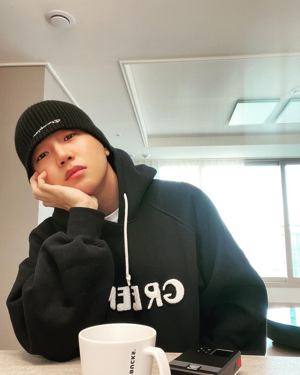 ACE7_DONGHUN's tweet photo. 오랜만이에요? https://t.co/i4jmaERmZJ