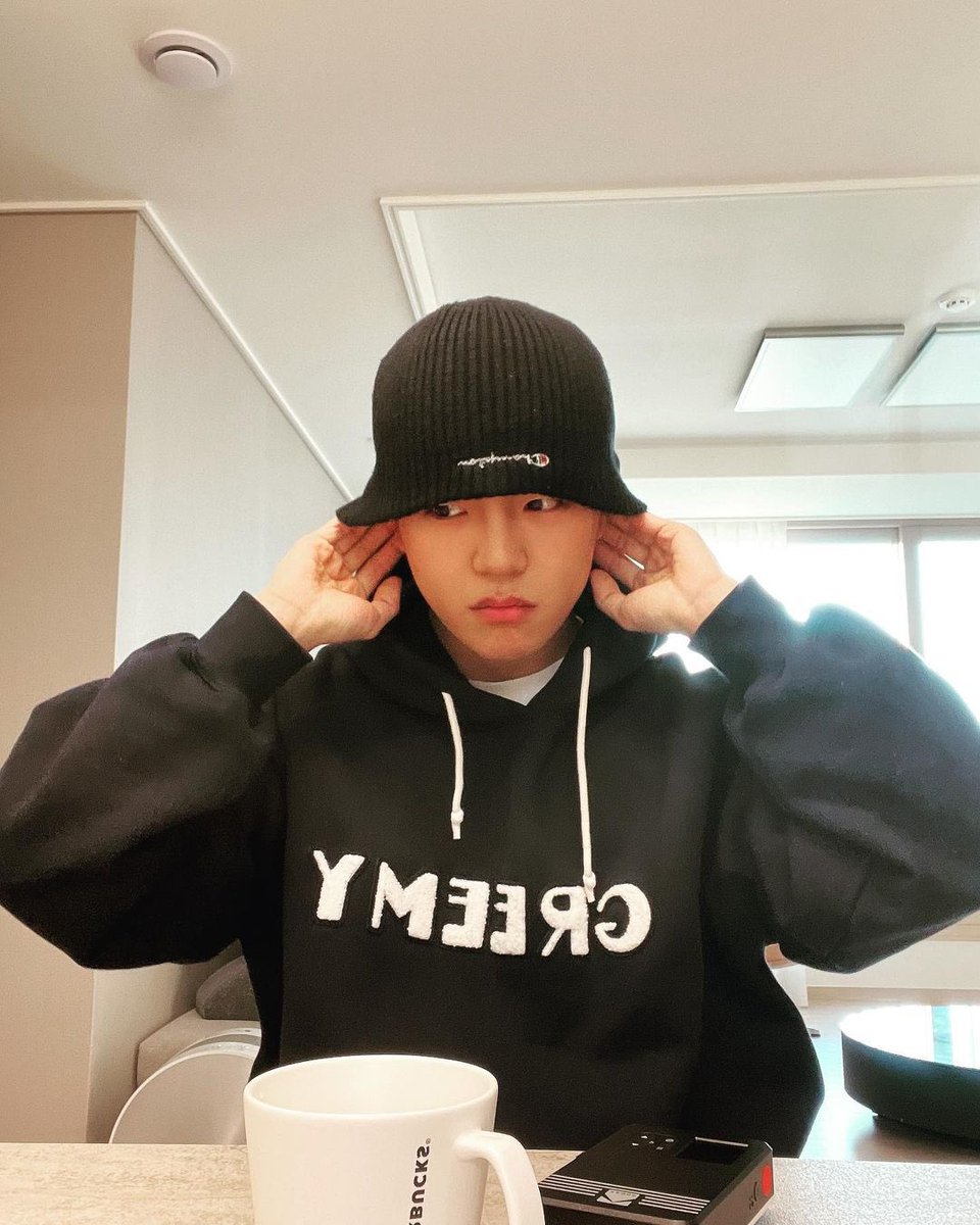 ACE7_DONGHUN's tweet photo. 오랜만이에요? https://t.co/i4jmaERmZJ