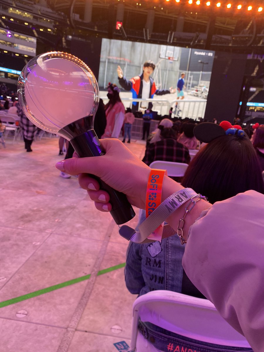 louderpromise's tweet photo. we here armys #BTSD4 https://t.co/fBW6XhIMGr