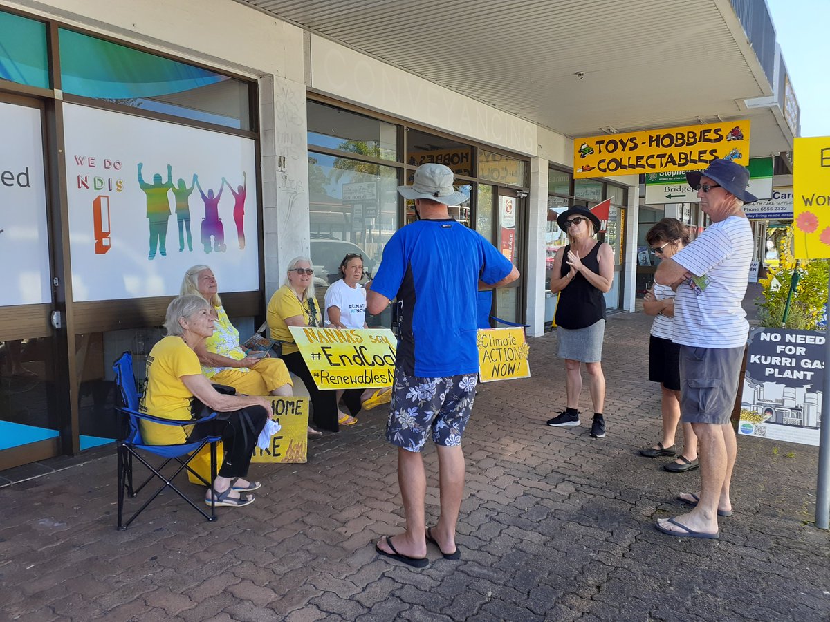 Earth1stlinda2's tweet image. It's #FridaysForFuture &amp;amp; the #MidcoastNannas are where they should be, out the front of our MP's office.
#NannasSay, make sure you let your MP know what you think about #ClimateChange &amp;amp; the loss of our biodiversity.

We want #ClimateAction not #ClimateCriminals
#SaveOurKoalas