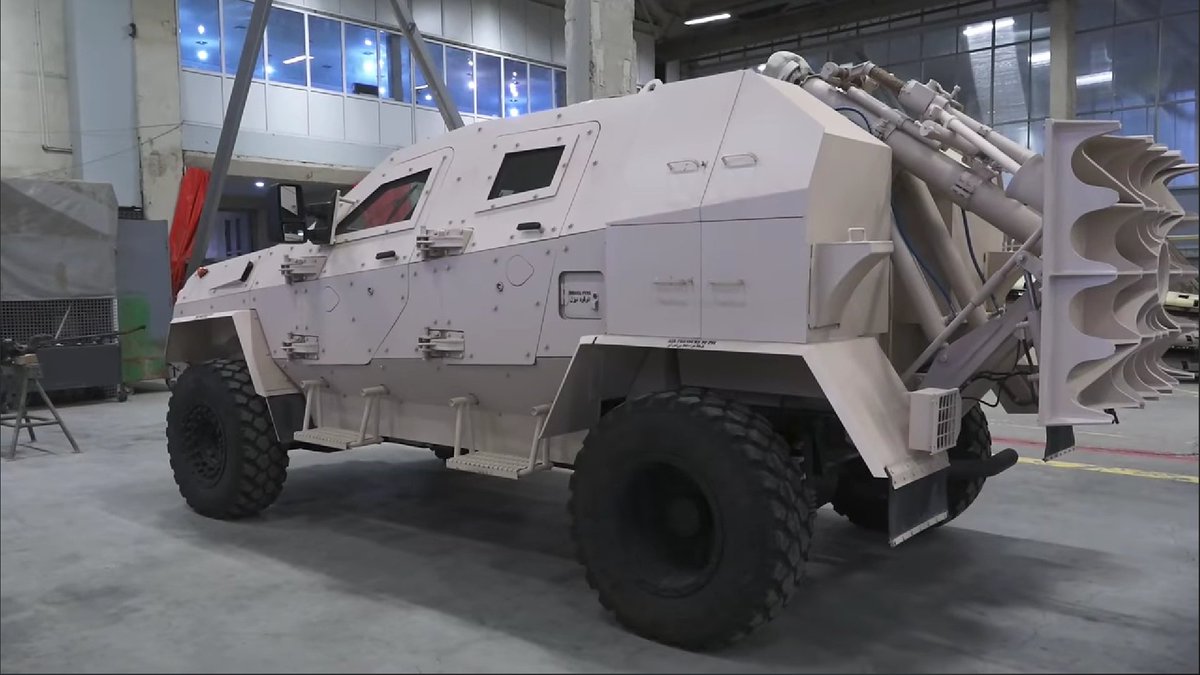 TheDeadDistrict's tweet photo. Georgian Delta's Didgori Meomari with 120mm mortar. The vehicle is painted in desert camo, presumably the vehicle was sold to an east country. Two vehicles was showcased to the Georgian parliament members.
1/2
#Georgia 🇬🇪 #Didgori #Delta https://t.co/YI4ZsgC4N0