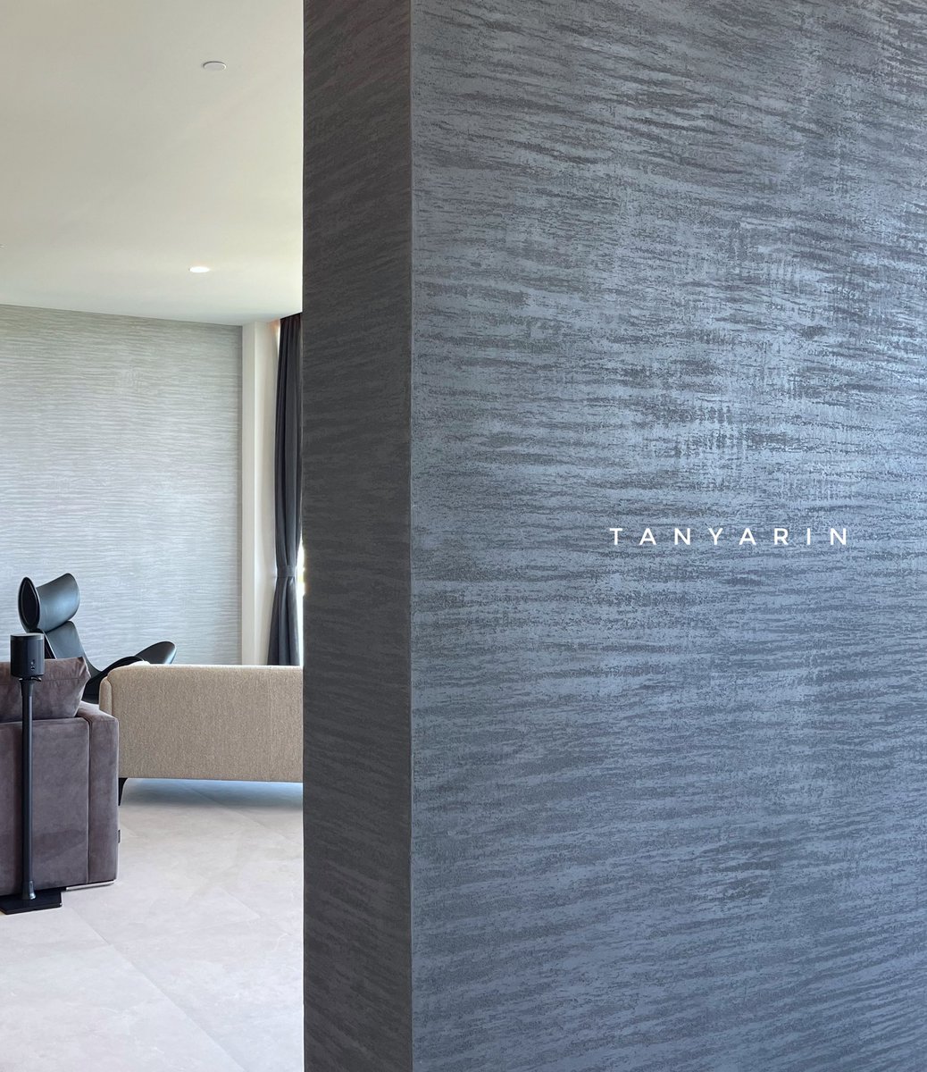 TanyarinDecor's tweet photo. เป็นอีกครั้งที่ชอบใน Look เท่ ๆ แบบนี้ด้วยผนัง Armourcoat “Travertine” สี Graphite ที่ TANYARIN ทำให้สะดุดตาเป็นเอกลักษณ์สะท้อนความเป็น Masculine ได้เป็นอย่างดี
#InteriorDesign #armourcoat #ธัญรินท์ #luxury #craft #craftsmanship #artisan #minimal #เรียบหรู #Spiver #Travertine https://t.co/RpRdwntR5Y
