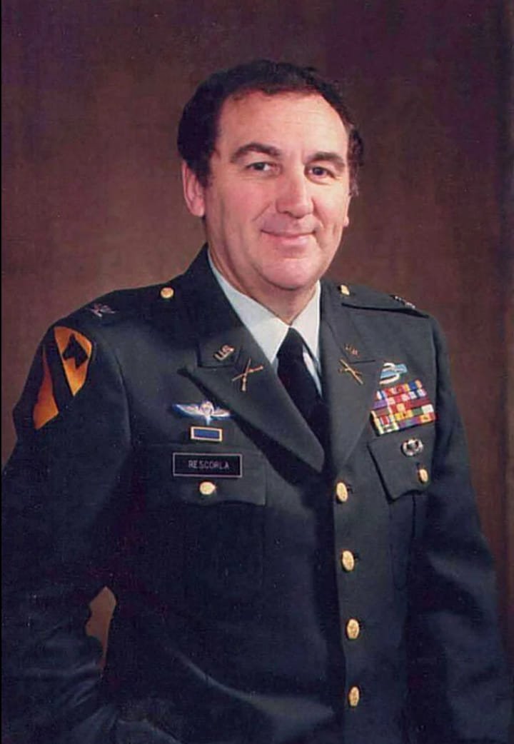 В банке "Морган Стэнли" в 1997 году взяли на работу начальником охраны Рика Рескорлу, работавшего до этого в службе безопасности в том же здании. Банк занимал 22 этажа во второй, Южной, башне Всемирного Торгового Центра, а Рескорла первую половину жизни занимал себя тем,