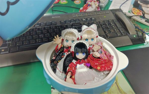 legendup5287's tweet photo. 用咖波泡麵碗來煮一碗泡麵
大開蓋子,泡麵不見了變成三隻小貓貓
沒關西一樣可以開動了!
#AZONE
#大正
#大正時代
#大正浪漫
#リルフェアリー
#Firy
#子猫の手も借りたい
#CatGirl
#Doll
#咖波
#貓貓蟲
#Capoo https://t.co/n7DPsOBiK0