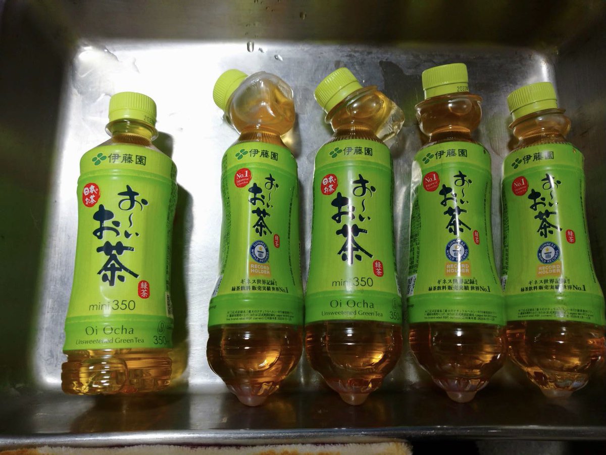 追記あり チェックインされるお客様が寒かろうと思い 温かいお茶でお迎えしようと気を回した結果失敗 ペットボトルがメタモルフォーゼ Togetter