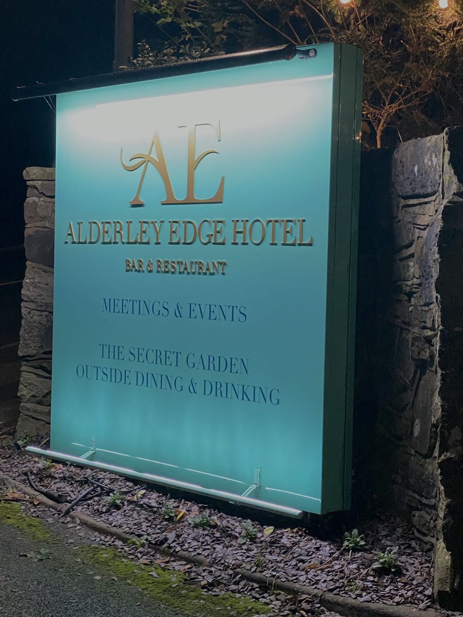 aeinbloom's tweet photo. @nwibofficial1 @socheshire @AlderleyHotel Xmas celebrations for Alderley Edge in Bloom #Christmas2021 #britaininbloom #alderleyedge https://t.co/Np5XCFehBn