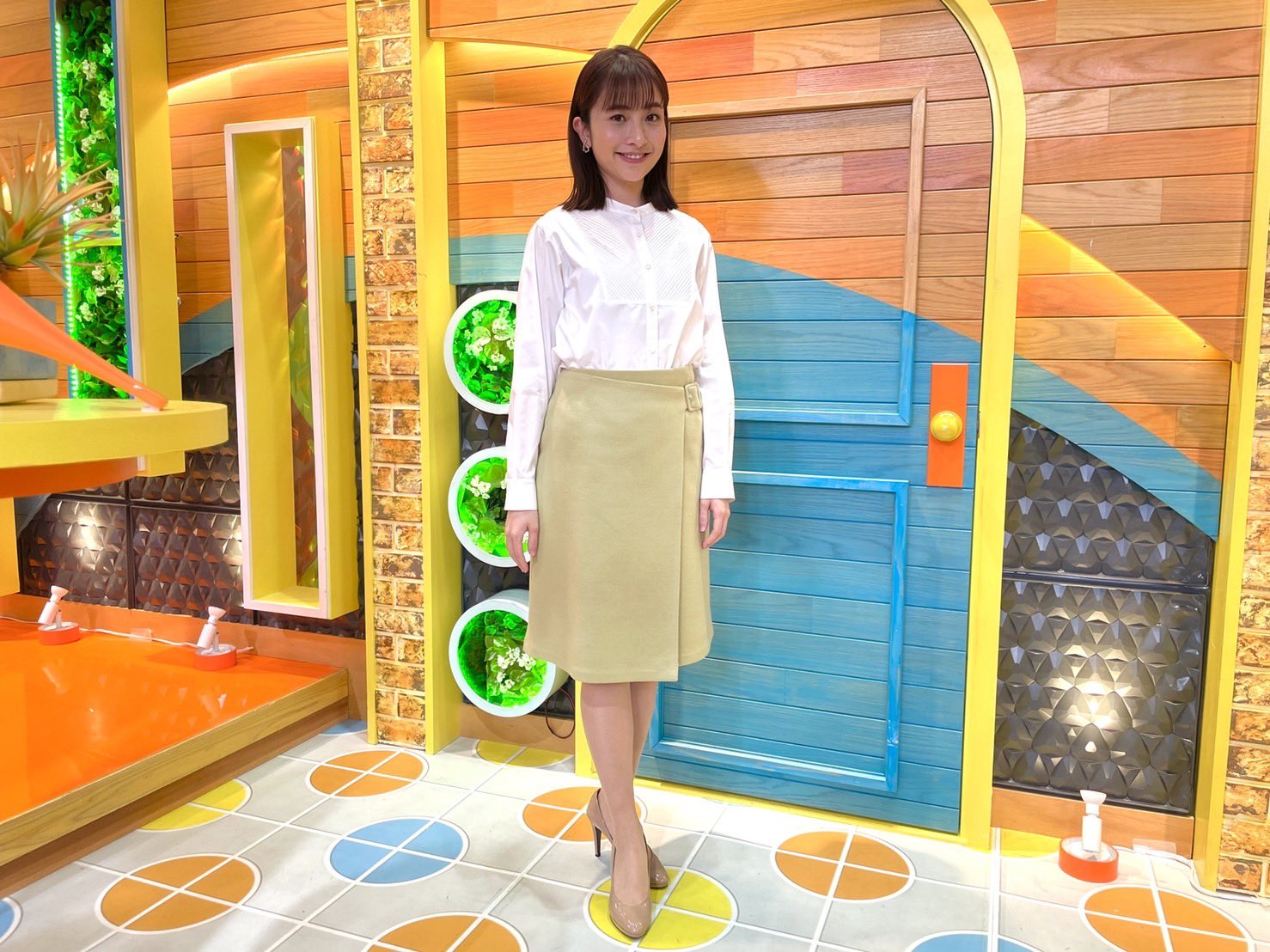 Tbsテレビ ひるおび 本日の日比アナのコーディネートはこちら 今日は白いブラウスに 黄色のタイトスカート 黄色は ひるおびのスタジオに 映えるカラーですね 今週もひるおびをご覧いただき ありがとうございました Tbs ひるおび Maocode
