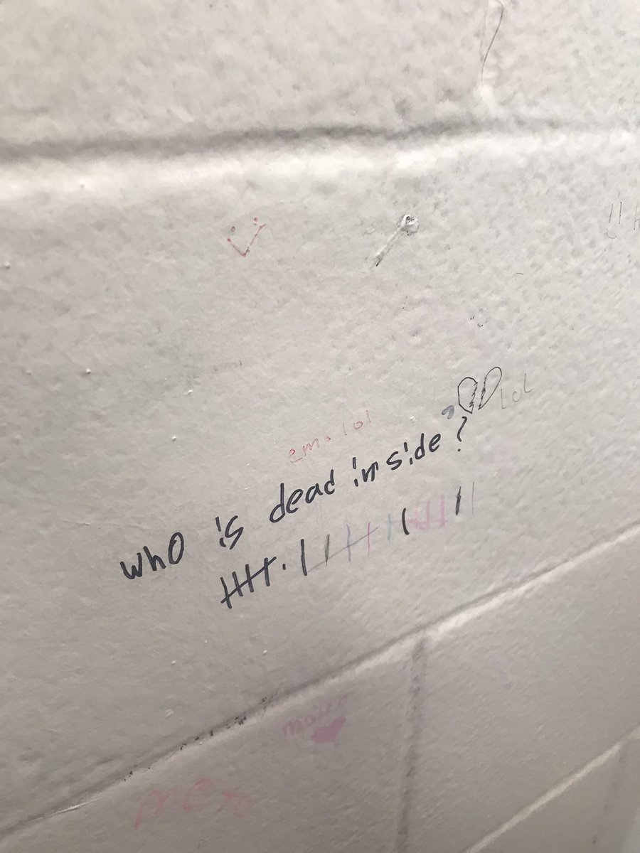 welcome too the school bathroom 😩