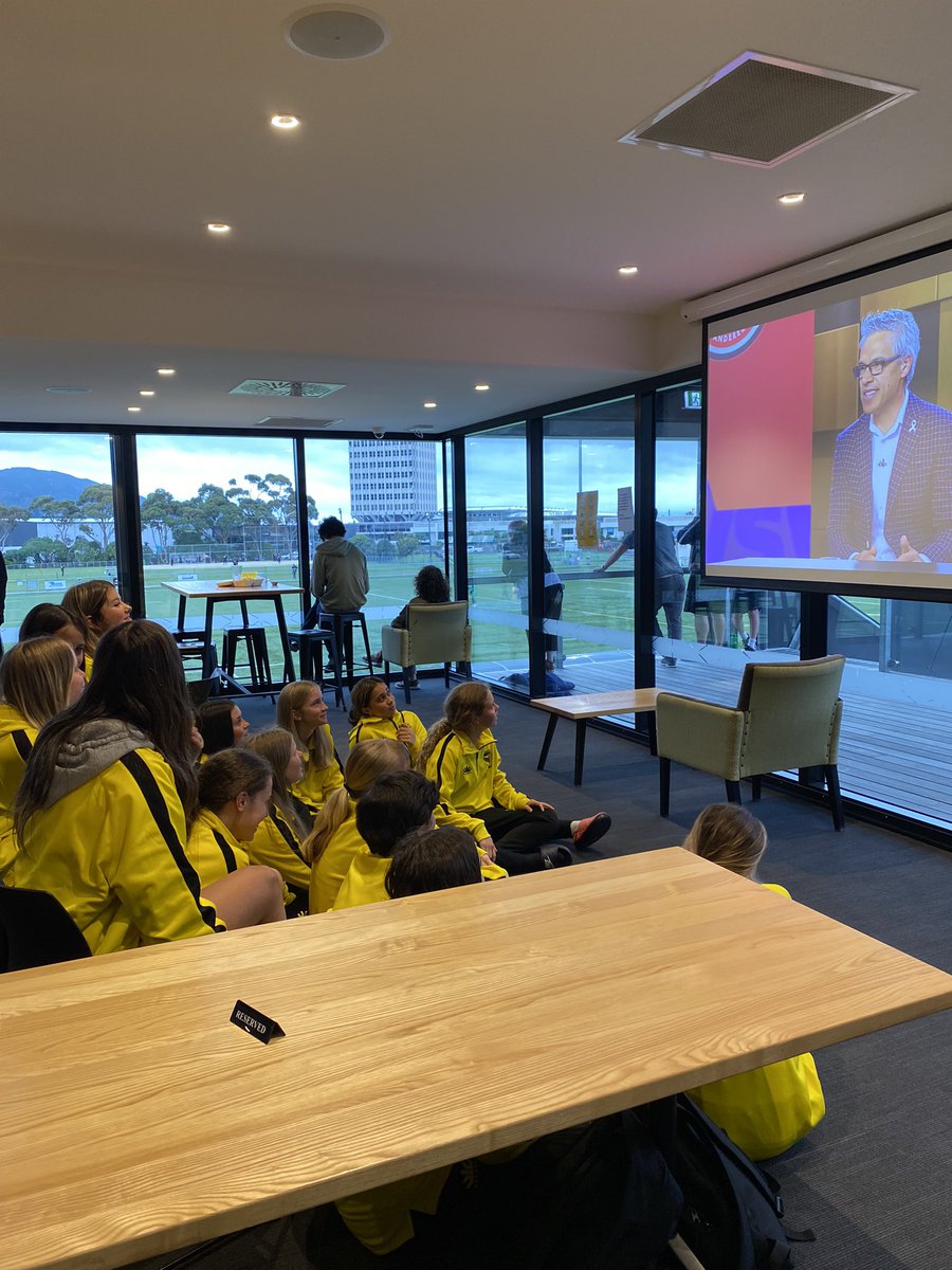 katiebarrott_'s tweet photo. Things you love to see. The @WgtnPhoenixAcad U15 Girls together watching history being made. Go on @WgtnPhoenixFC , you have some inspired young players here tonight! https://t.co/fMMgjsVyzJ
