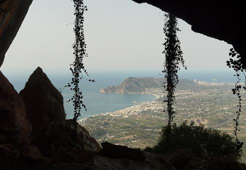 PoblesValAbando's tweet image. La Badia d'Altea i la Serra Gelada, des del Forat de Bèrnia