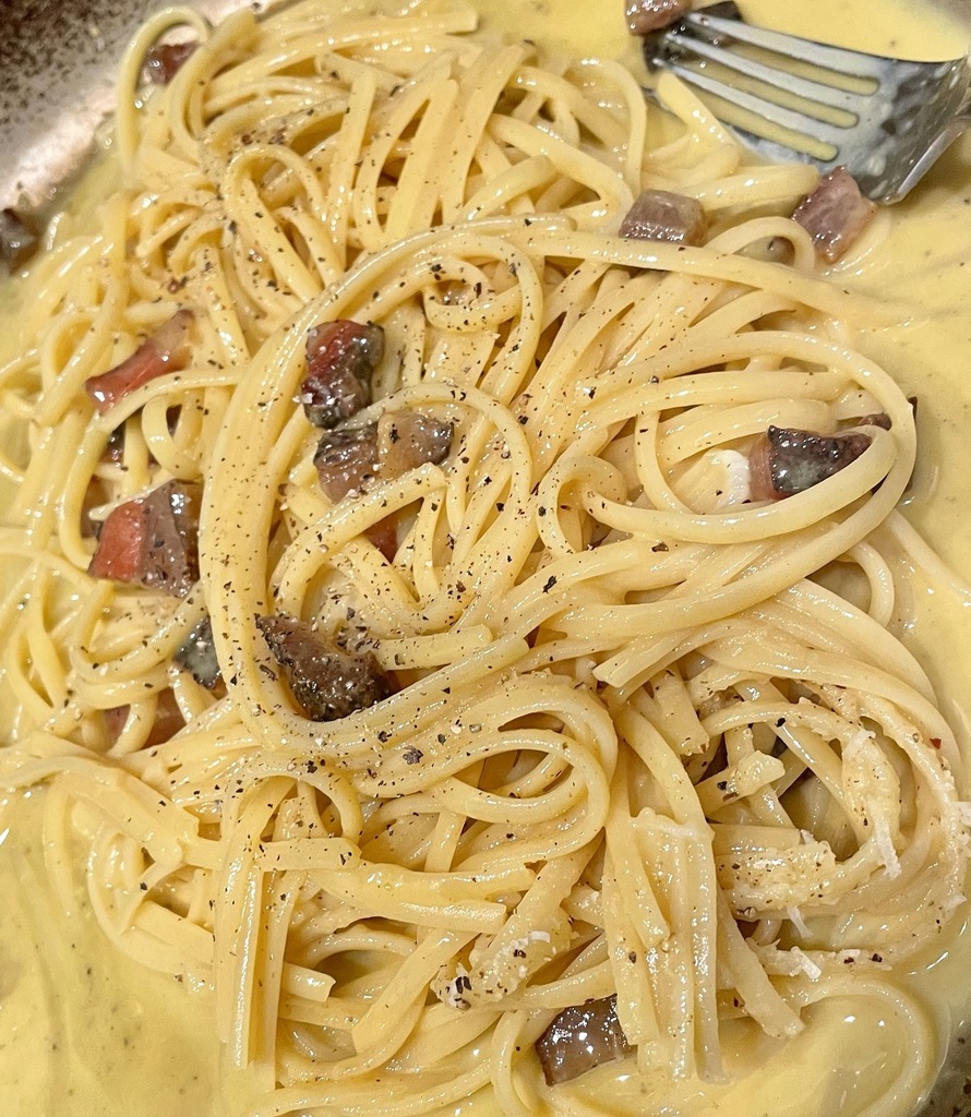 foodietechlab's tweet photo. Okay shitbirds, judge my carbonara [homemade] #viral #trending #foodie #foodblogger #foodphotography #ff #tbt #ico https://t.co/TqLo5xxrv4