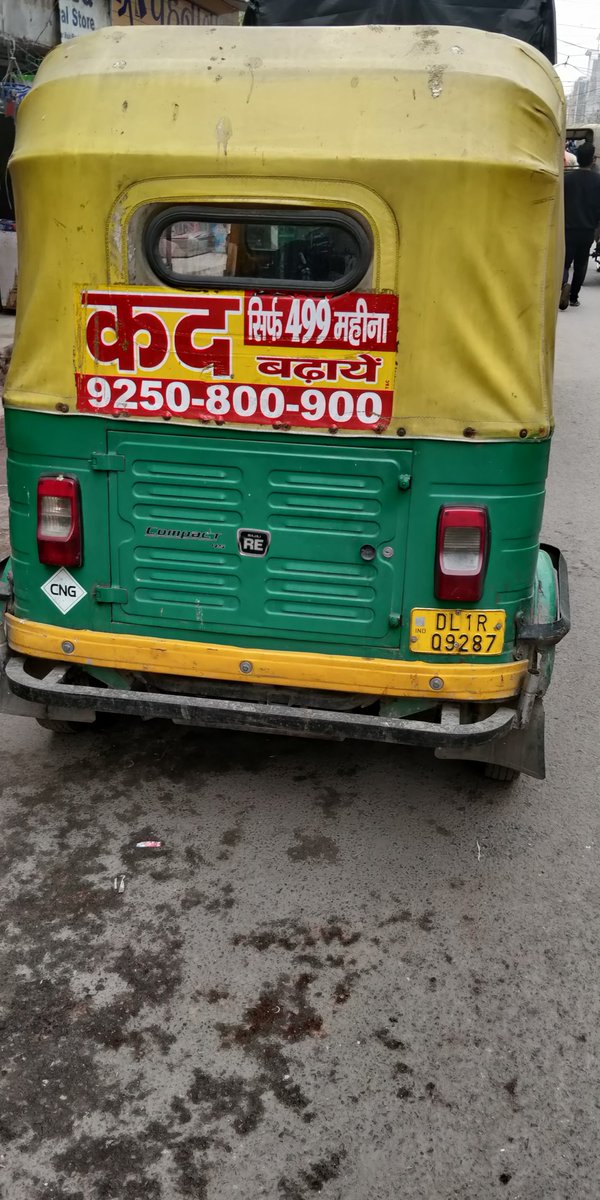 AkshayGupta1994's tweet photo. @dtptraffic unauthorisely and illegally parked auto. Creating hinderance and jam on Main road Gandhi Nagar, near Bank of Baroda Atm @DelhiTrafficPol @DelhiPolice https://t.co/gkukGaB4KC