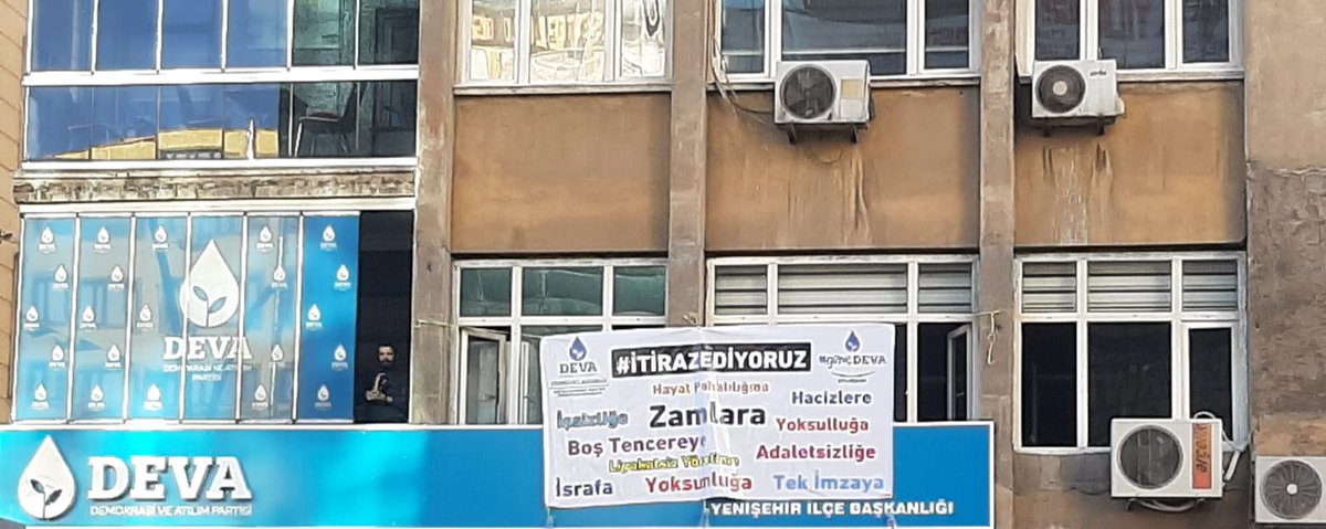 Hayat pahalılığına
İşsizliğe
Zamlara
Yoksulluğa
Adaletsizliğe
Boş tencereye
İsrafa
Liyakatsizliğe
Hacizlere
Yoksunluğa
Tek imzaya
#itirazediyoruz