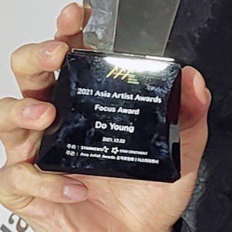 hi, dreamzen mau ngasih tau, kmrn doyie dateng ke AAA itu karena di undang sebagai actor ya, not as nct doyoung but as actor doyoung. dan trophy yg dimenangin doyoung kemaren itu karena dia menang sbg actor. sblum marah2 mending searching dlu yg bener ya