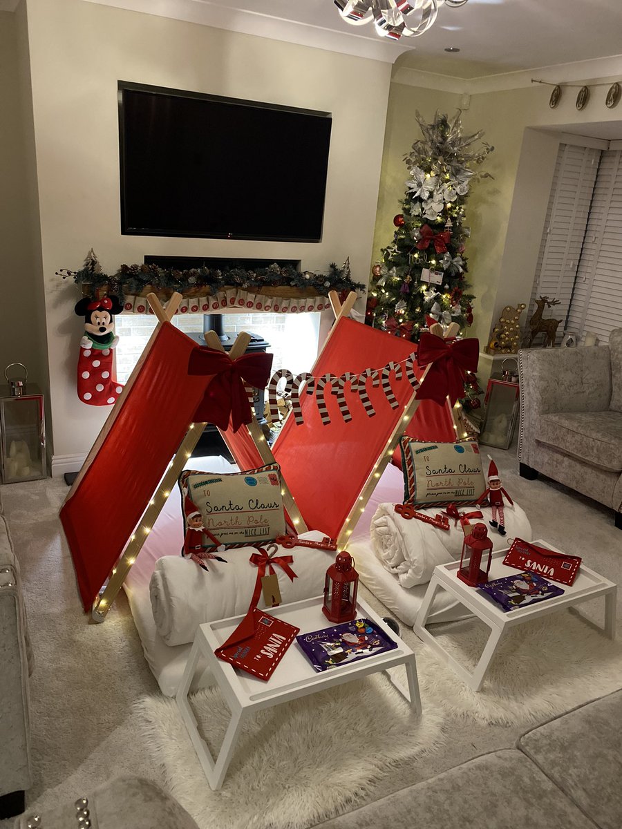 FayeEwoods's tweet photo. @Farnworth4L Isla’s Scout elf Sparkle and elf pet Puppy paws, has had a busy night last night, inviting their friends for a sleepover! https://t.co/XzkTox6R6i