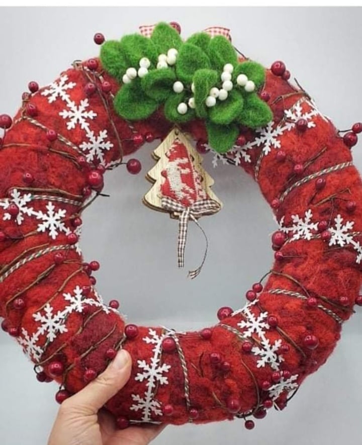 🎄Good morning all🎄Its been a delight to create one of these for a very lovely lady. This has been hand felted and finished with some wonderful extras to give it that extra christmas sparkle. This is now safely in its new home
🎄🎄🎄🎄🎄🎄🎄🎄🎄
#Christmas2021 #Christmas