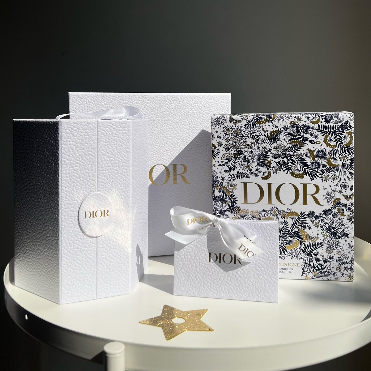 arnathaofficial's tweet photo. เซ็ต Dior ทั้งหมดนี้ 3400 บาท งงมาก เว่อวังอลังใจสุด https://t.co/CCaEOFyyke
