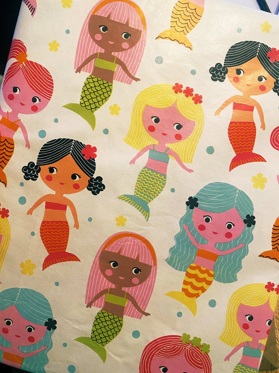 homewithchar's tweet photo. @SecretSantaNZ #SecretSantaNZ2021 my gift arrived yesterday…now I have to wait, what feels like FOREVER, to open it! Loving the summer vibe of the wrapping paper 🥰 https://t.co/Zni3NQvzIP