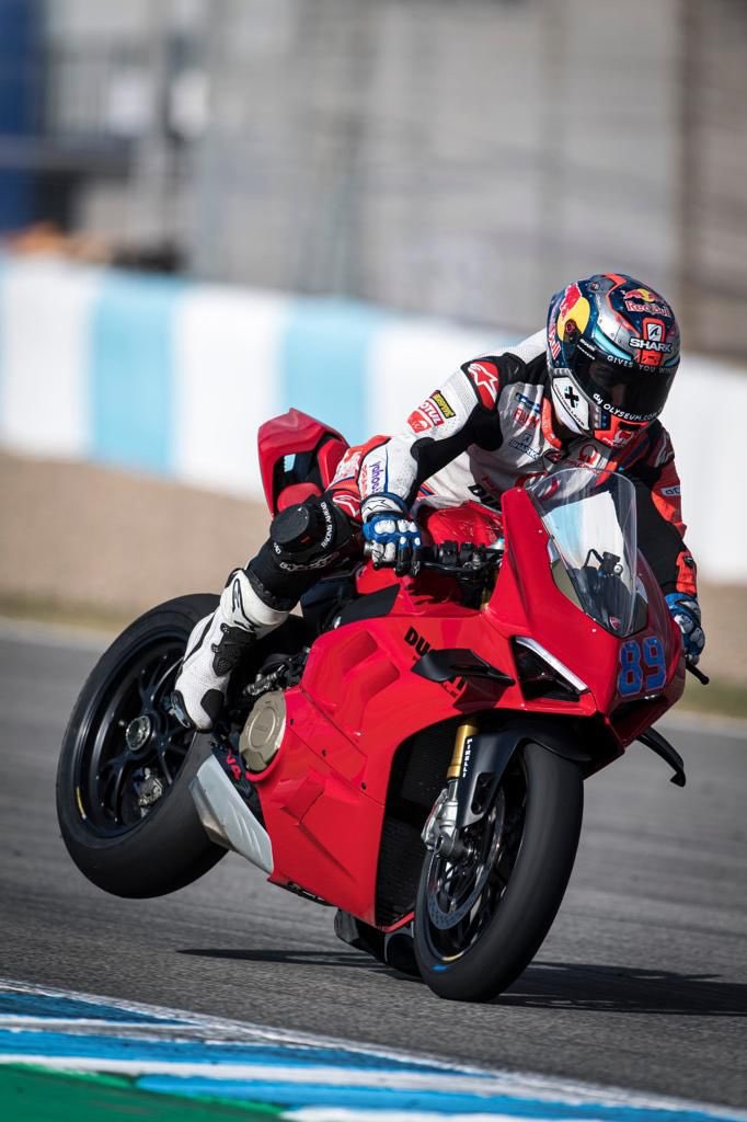 What does one need to be in Jerez within 5 second to MotoGP best lap with a road homologated production bike everyone can buy? Confidence and a red bike from Borgo Panigale!