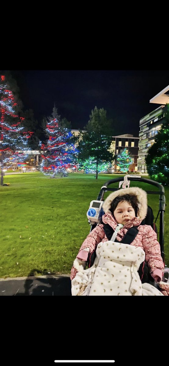 Getting in the Christmas mood last night. Ward trip out to see the lights and get some fresh air.🎄🎄#xmasstaffwellbeing #RMCH🎄2021 <a href="/RMCH_Ward83/">RMCH Ward 83</a> <a href="/RMCHosp/">RMCHosp</a> <a href="/MFT_PatientExp/">Patient Experience</a> <a href="/MFTnhs/">MFT NHS</a> <a href="/MFTnhs/">MFT NHS</a>