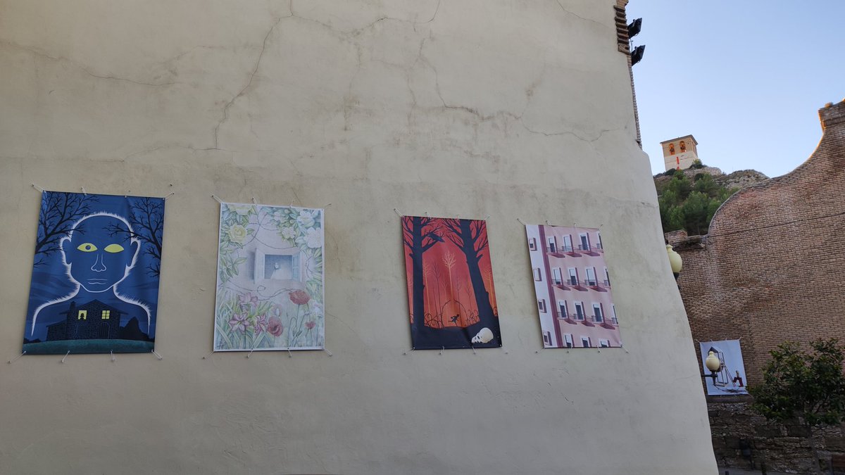 fsabes's tweet photo. Así empieza el día en San Esteban de Litera con La Compañía Ilustrada y "La casa que nos habita". Una muestra diferente que puede disfrutarse yendo de paseo. Hasta el 10 de enero en las calles y plazas, organizada por la Diputación Provincial de Huesca y el Ayuntamiento.
#ViVeSEL https://t.co/1RcqhnaE94