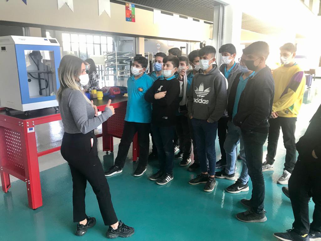 YDDMmersin's tweet photo. Mersin Model Fabrika ve Yenilik Merkezimizi ziyaret eden Şişecam Mesleki ve Teknik Anadolu Lisesi metal teknolojileri 9. sınıf öğrencilerimize teşekkür ederiz.  @yenilikmersin #modelfabrika #mersinmodelfabrika #modelfactory #yalinuretim #leanmanufacturing  #inovasyon #innovation https://t.co/W2Yyb1CftZ