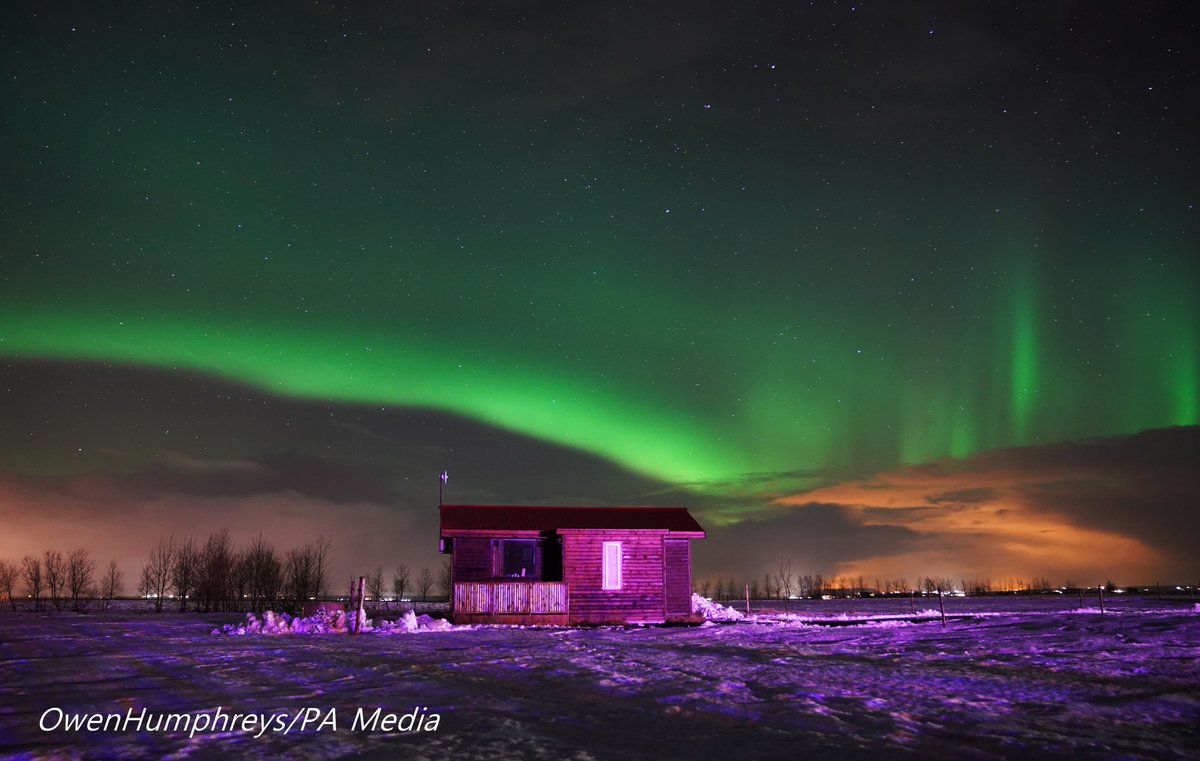 owenhumphreys1's tweet photo. This is home for the next 4 nights a little cozy shed in deepest Southern #iceland, the Northern lights were out out to play again, this could be a week of little sleep, hopefully #weather @StormHour @VirtualAstro @NightLights_AM https://t.co/C157CirI6s