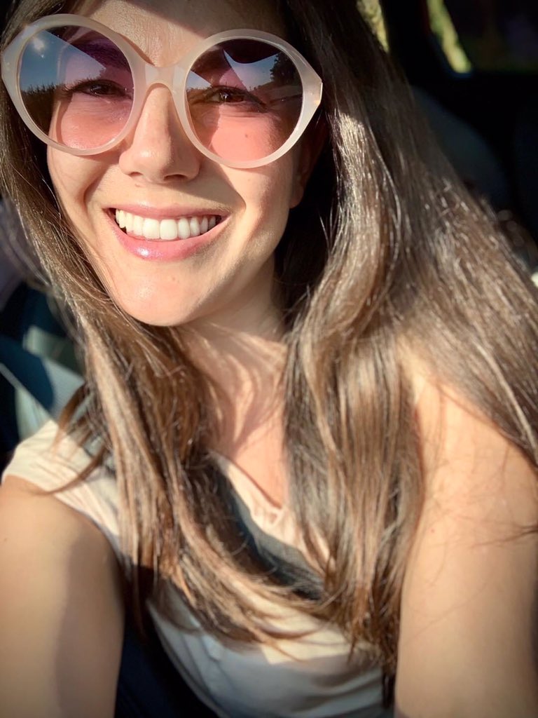 Sorridi più 😅🌷🥰che puoi perché è l'unica cosa che non esprime quello che senti dentro e fuori di te☺️😉😎🍓