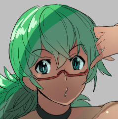 ウチの看板娘もなんか眼鏡かけてるんですが、今日理由を作りました。裏設定レベルですけど… 