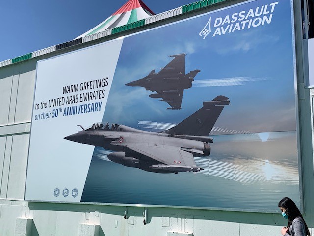 Mathieu RABECHAULT (@matrabechault) on Twitter photo Enorme contrat pour <a href="/Dassault_OnAir/">Dassault Aviation</a> et l'industrie de défense française: les Emirats acquièrent 80 Rafale et deviennent le sixième pays, outre la France, à s'en doter Enorme contrat pour <a href="/Dassault_OnAir/">Dassault Aviation</a> et l'industrie de défense française: les Emirats acquièrent 80 Rafale et deviennent le sixième pays, outre la France, à s'en doter