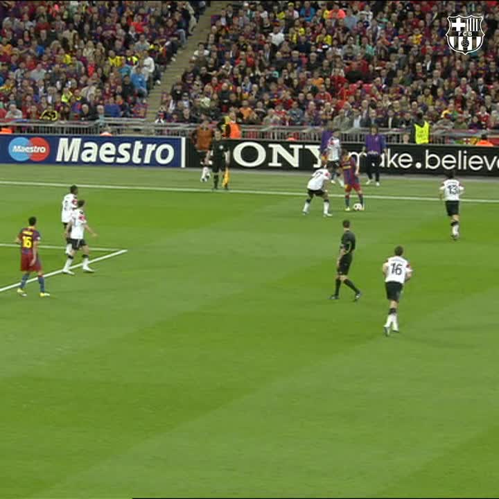 Happy Birthday David Villa   Throwback to his stunner in the 2011 Final :   