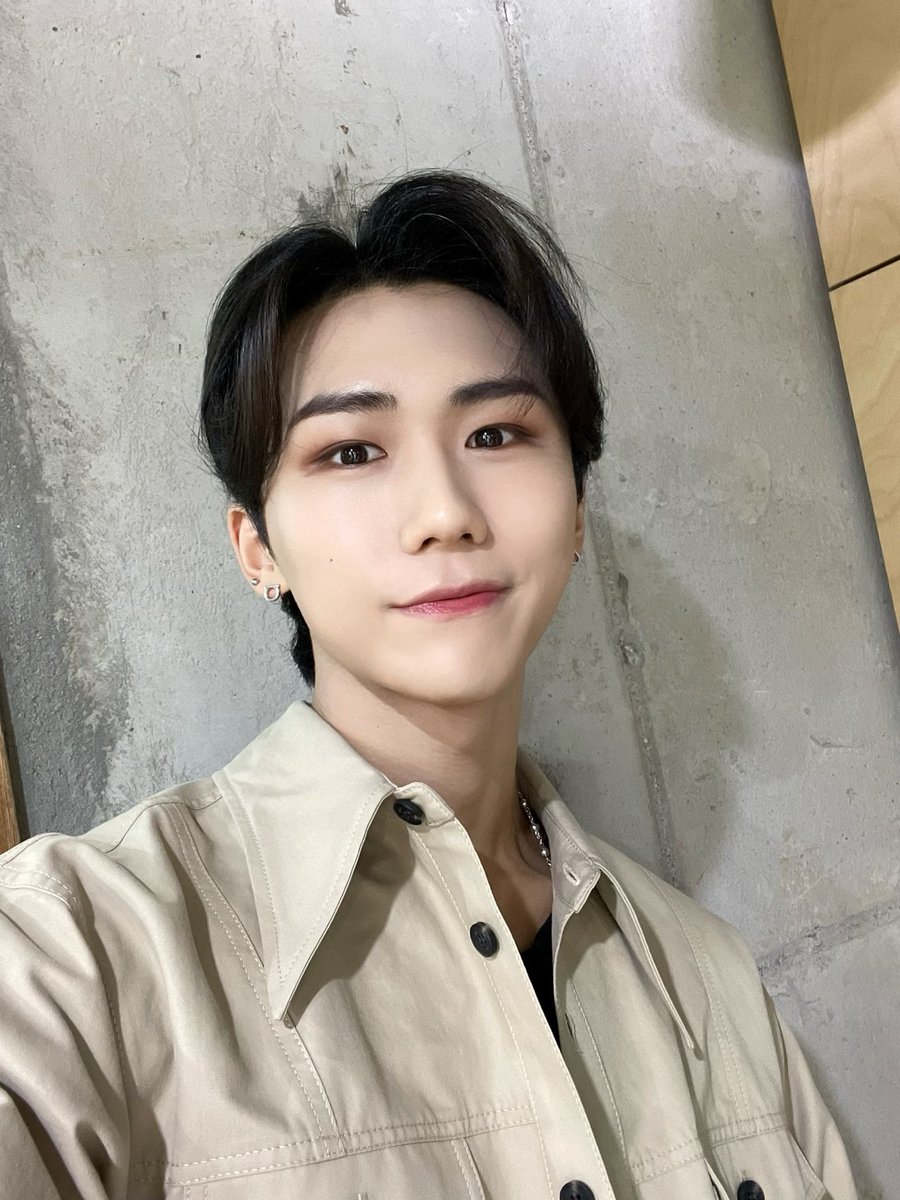 dkz_dy's tweet photo. #JONGHYEONG
즐거운 공연이었다 🤓❤️💙 https://t.co/kBu6mHh4Kw
